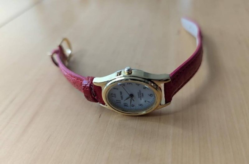 CITIZEN Q&Q AA95-9918 — женские часы на солнечной батарее